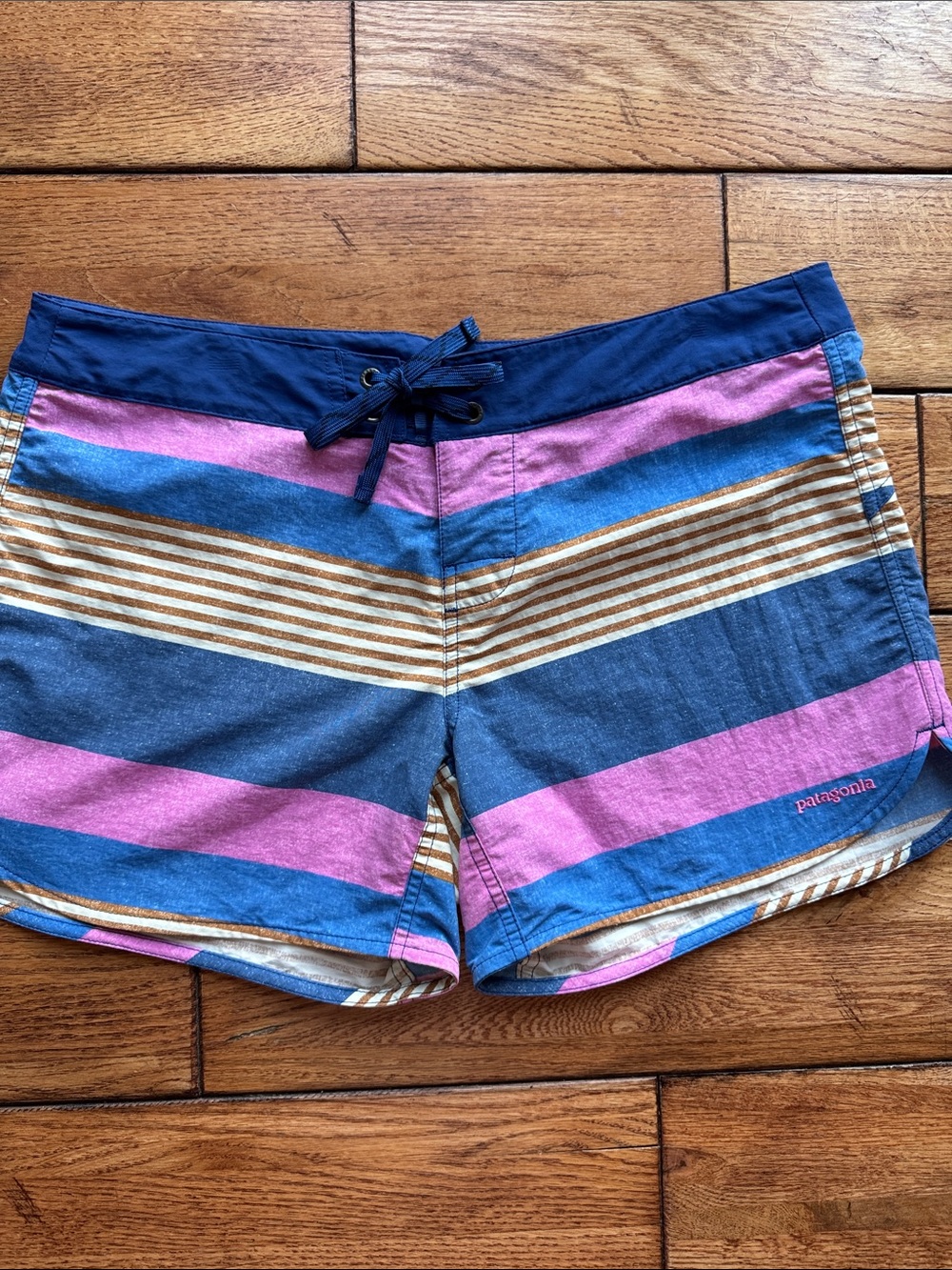 Patagonia Women's Sz 10 Wavefarer Board Shorts 5" inseam Striped Nautical Swim